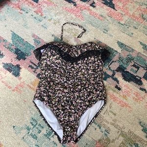 Women’s strapless bathing suit 🩱